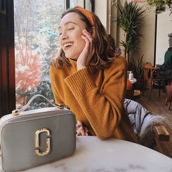 Meet your Posher, Laura - Picture 1 of 1